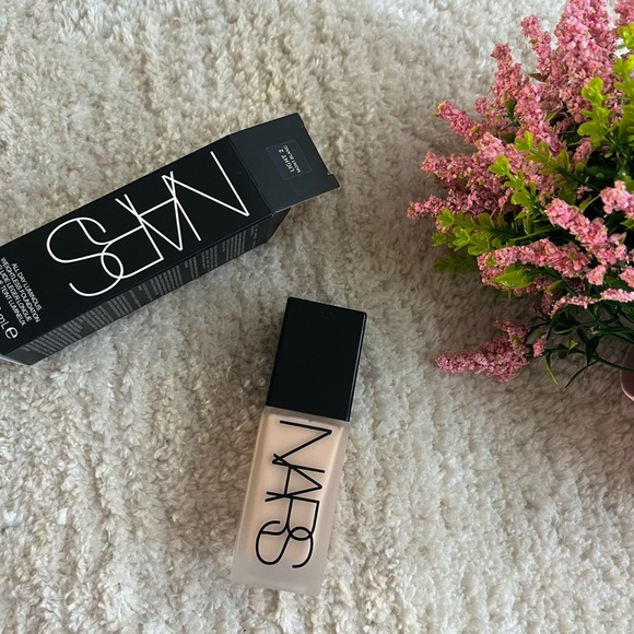 NARS All Day Luminous Weightless Foundation Light 2 Monte Blanc Brand New π!! - Picture 2 of 3